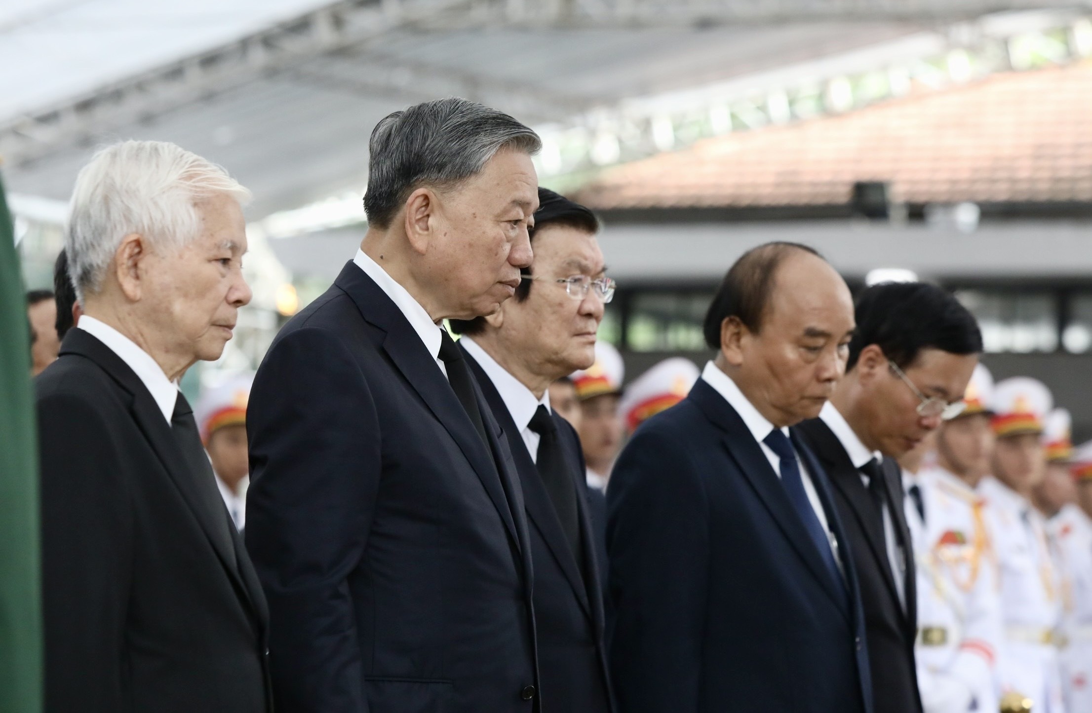 Lanh dao Dang vao vieng Tong Bi thu Nguyen Phu Trong hinh anh