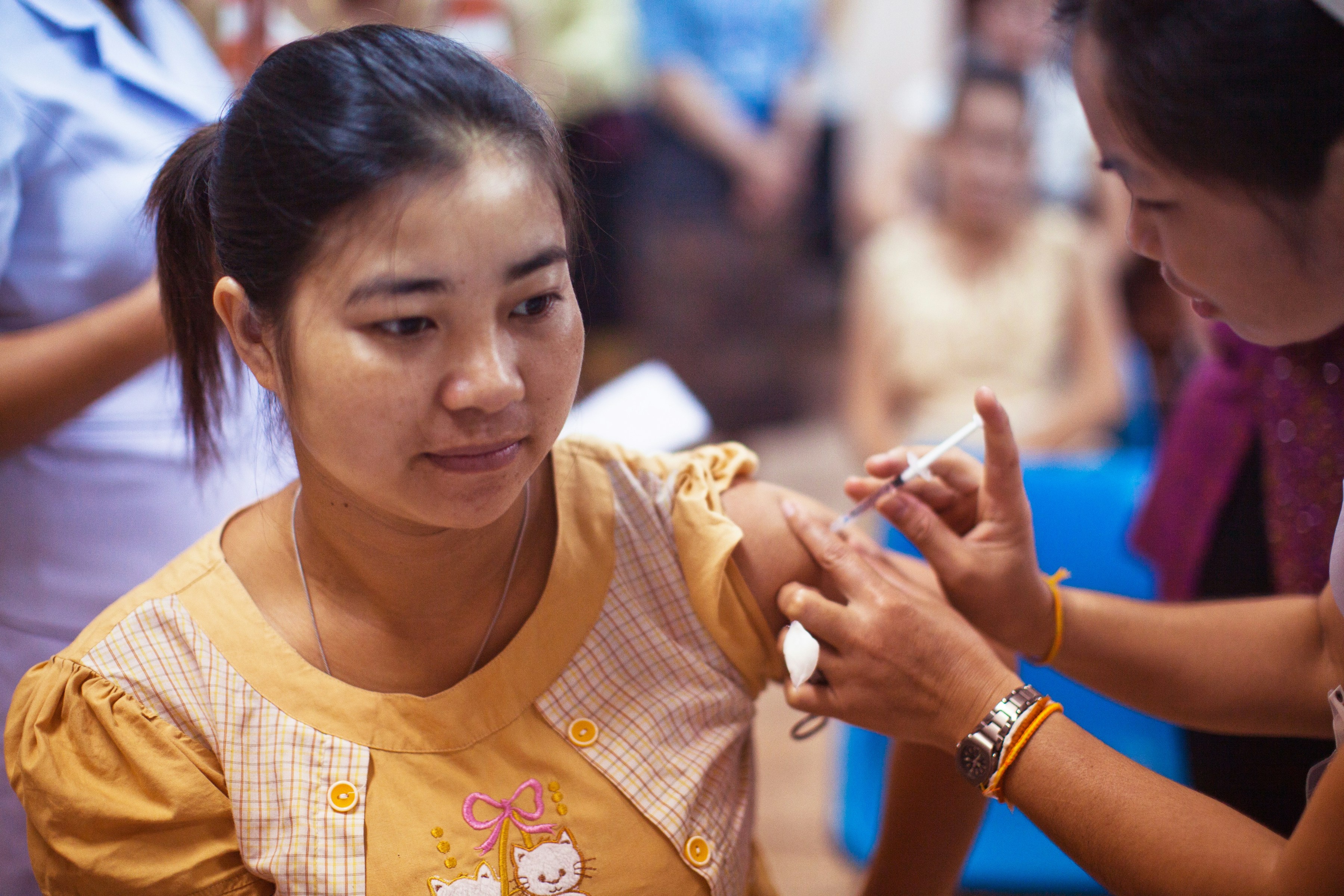 Nguoi lon co can tiem nhac vaccine soi? hinh anh