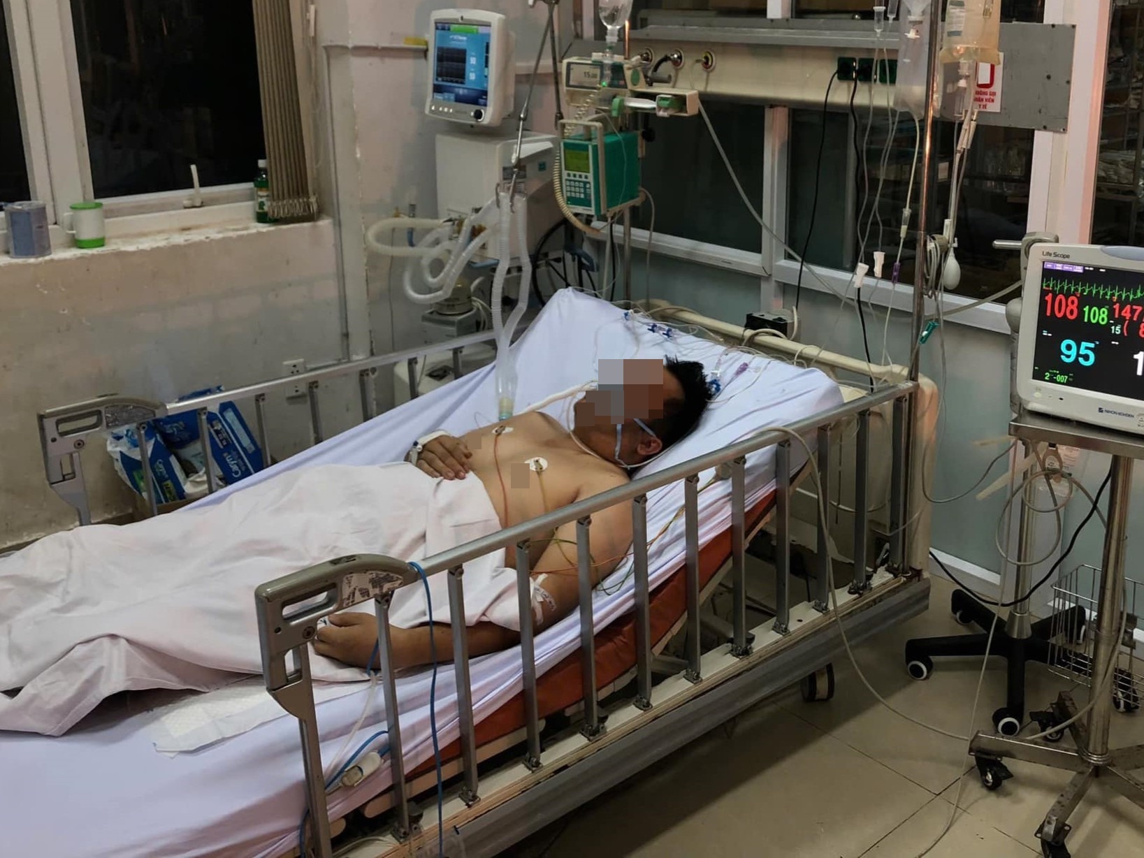 Nguoi dan ong nguy kich sau 4 ngay sot cao hinh anh