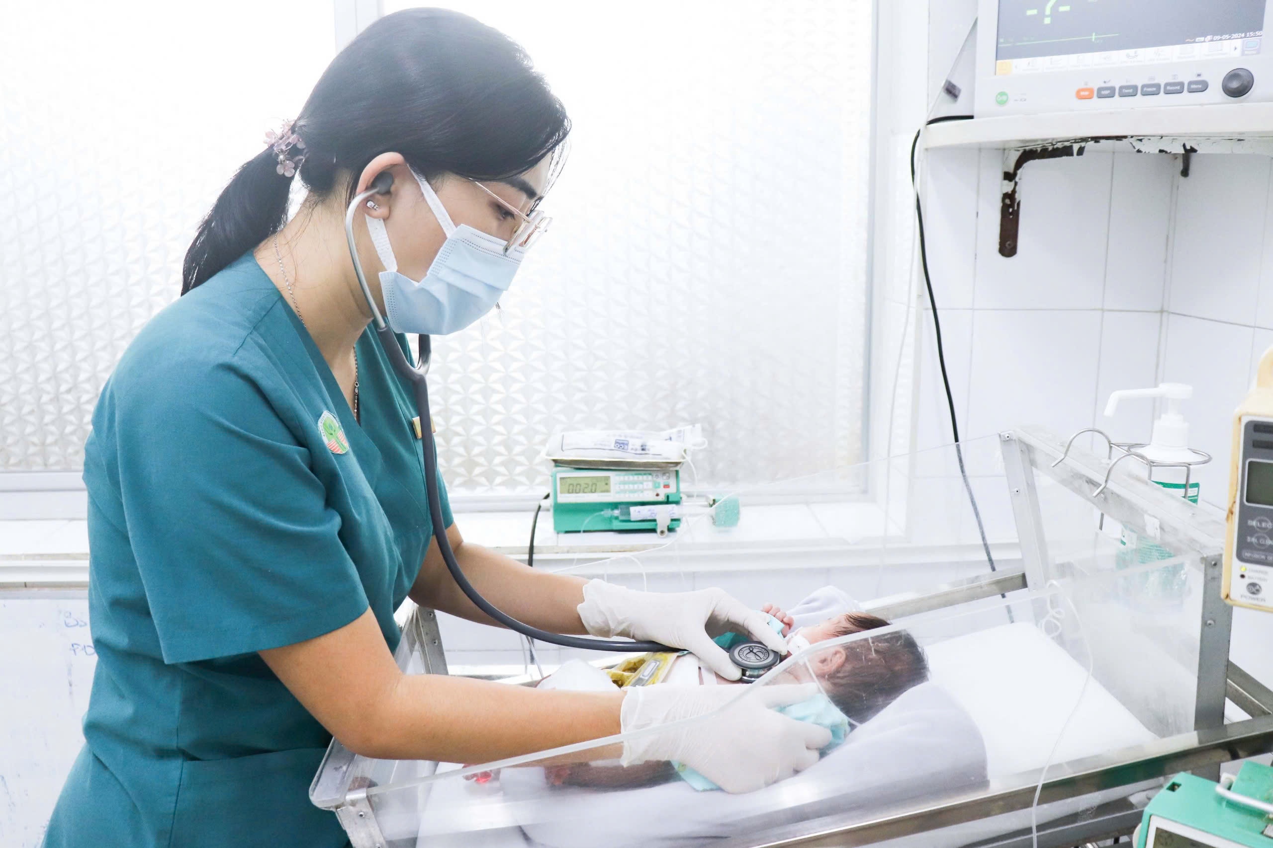 Phong mo rieng cho em be mac benh nang, nghi nhiem HIV hinh anh