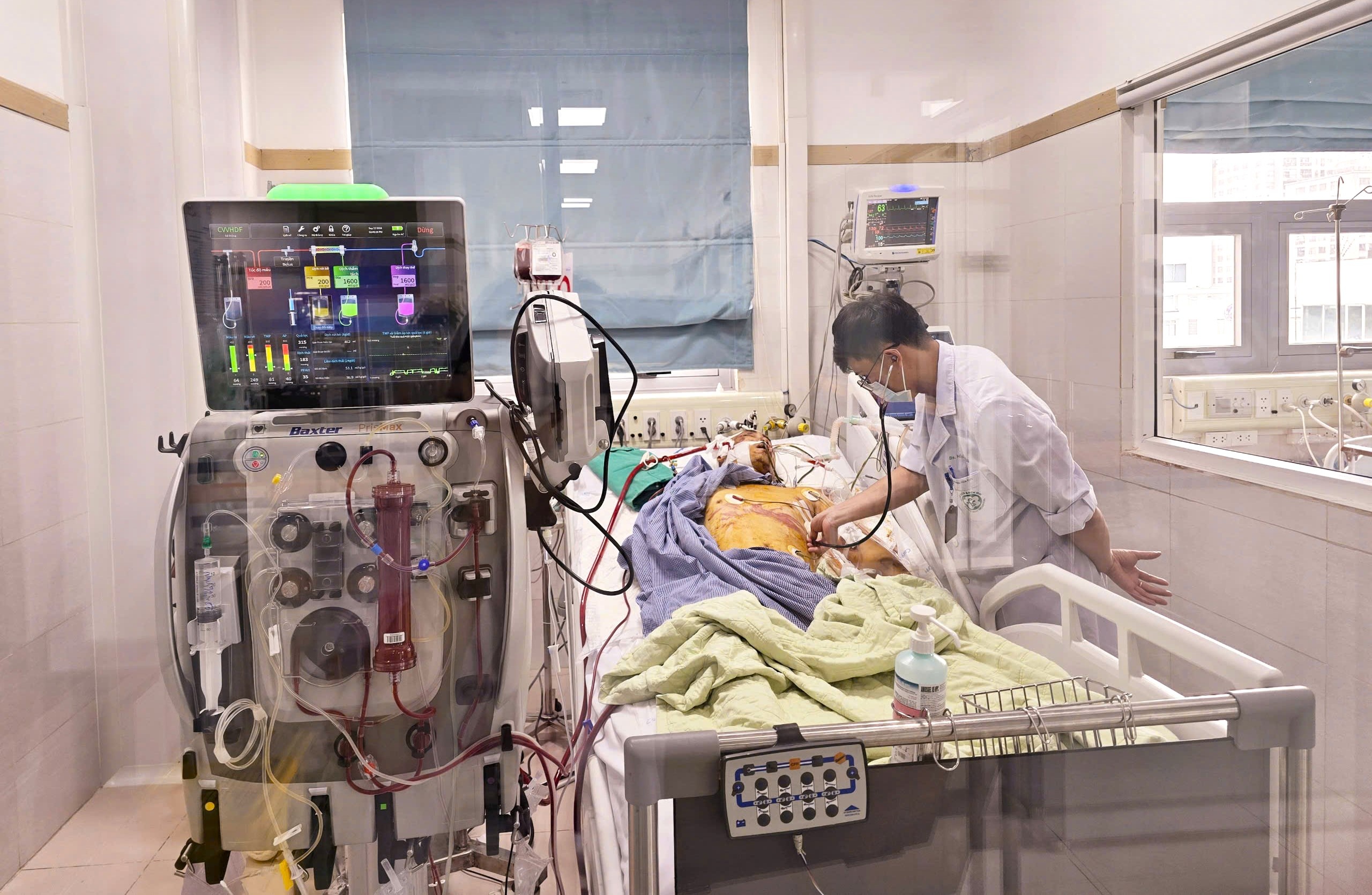 Hut ra nhieu bun va dat da trong phe quan cua nan nhan Lang Nu hinh anh