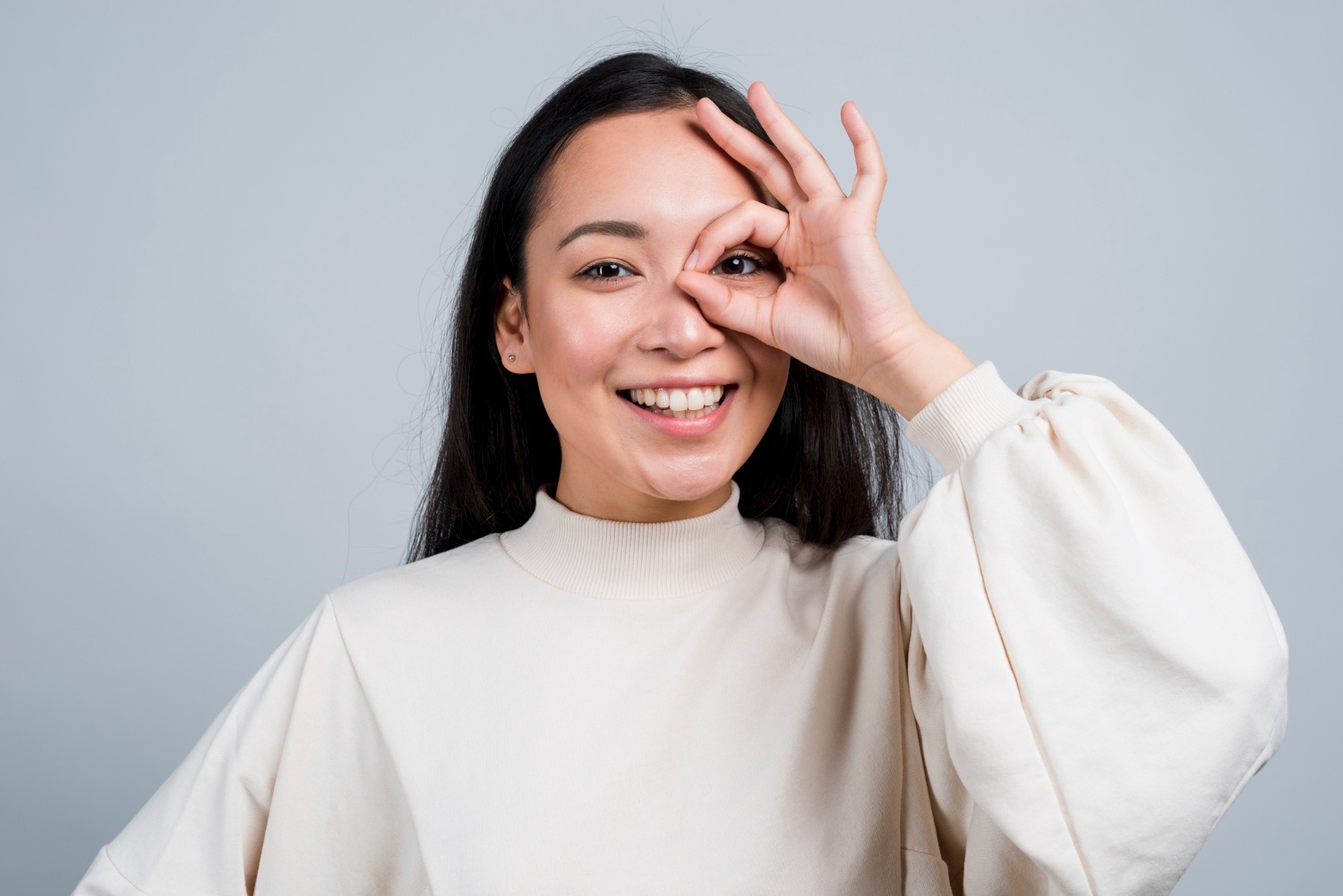 Lam gi de giu doi mat khoe khi co the ngay cang gia di? hinh anh