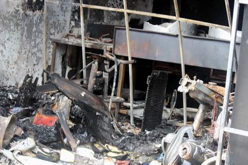 Chay nha hang, 3 binh gas suyt thanh bom hinh anh