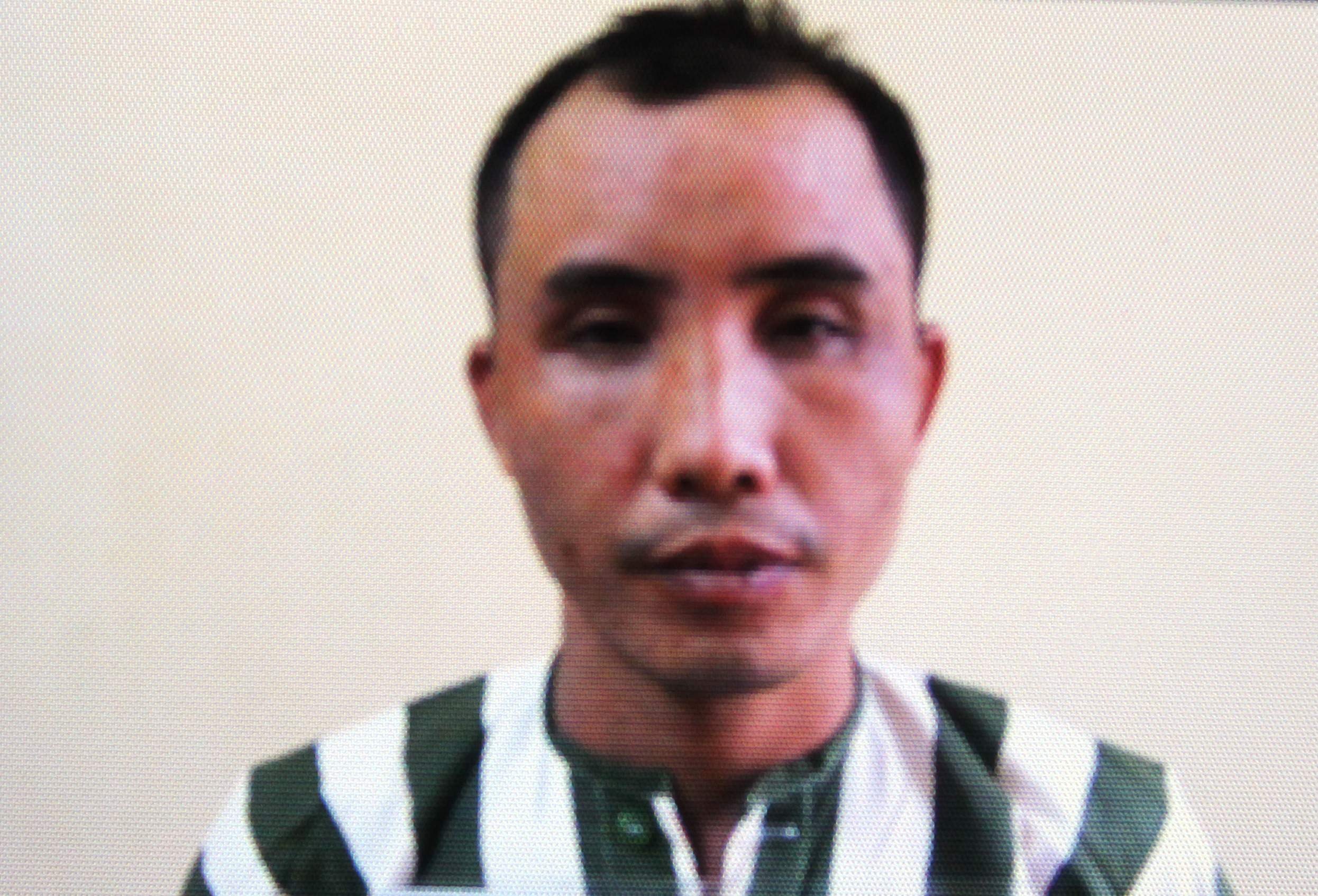 Thieu nu 'sap bay' ga thay cung hinh anh