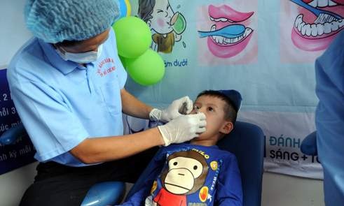 Lo dien phong kham rang lam thung ruot be 3 tuoi hinh anh