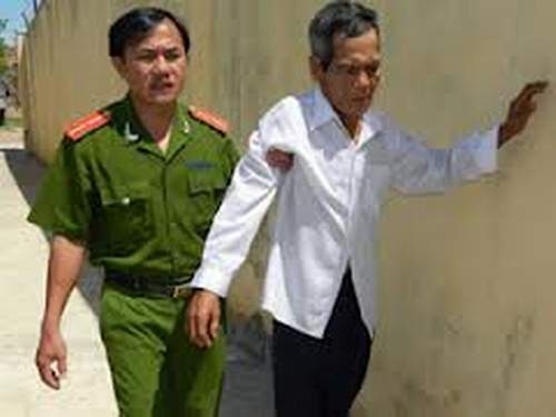 Ong lao truy sat dam chet con trai hinh anh