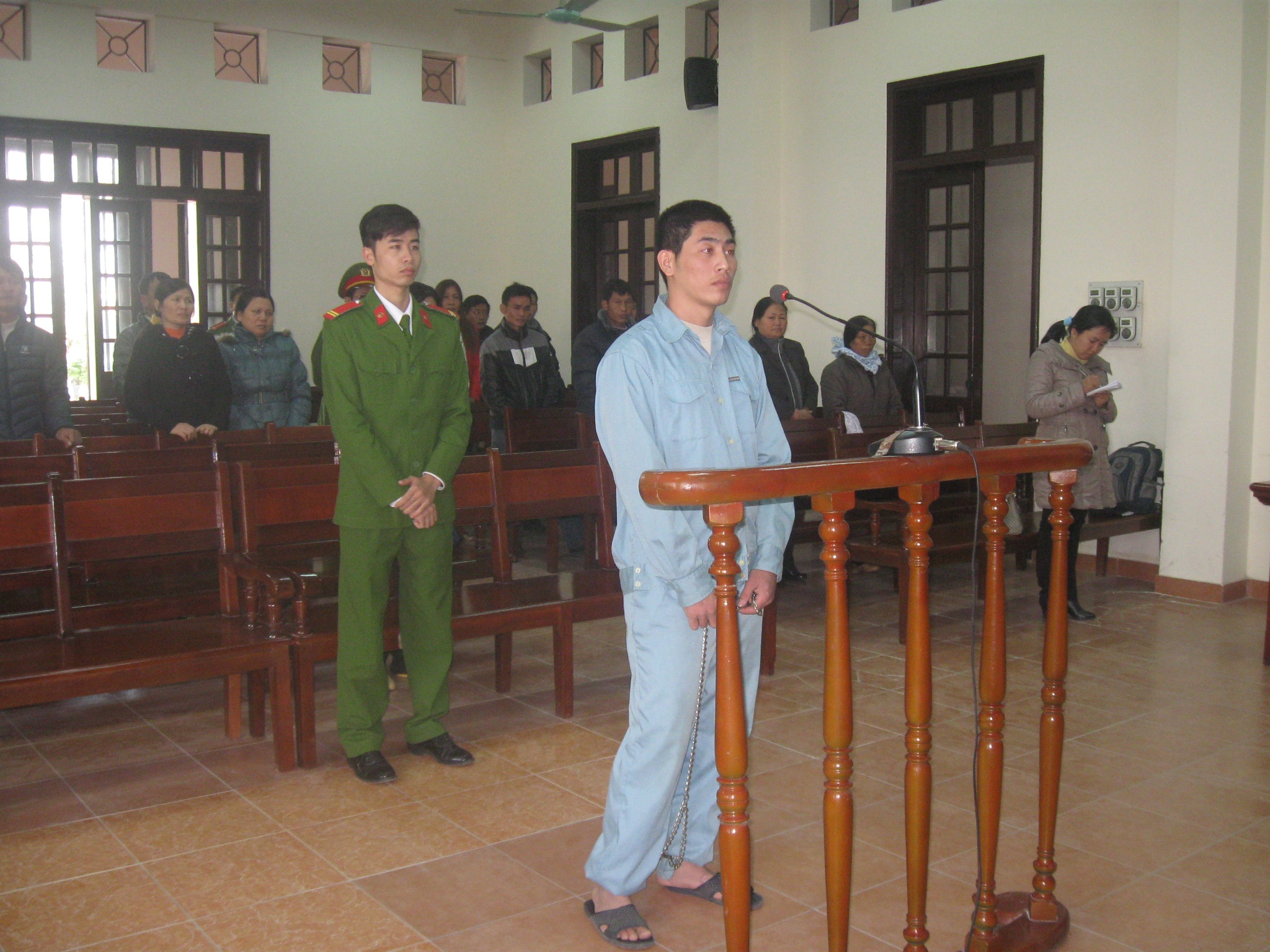 Dieu tra lai vu an tam xang dot cha cung hai con gai hinh anh