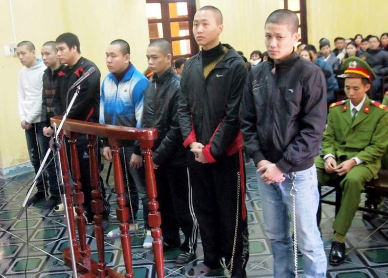 Nhom con do hanh hung nguoi dan o Tien Lang hau toa hinh anh