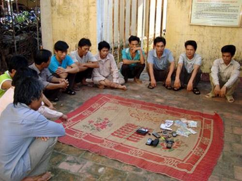 Hai hieu truong danh bac cung can bo o Hai Phong hinh anh