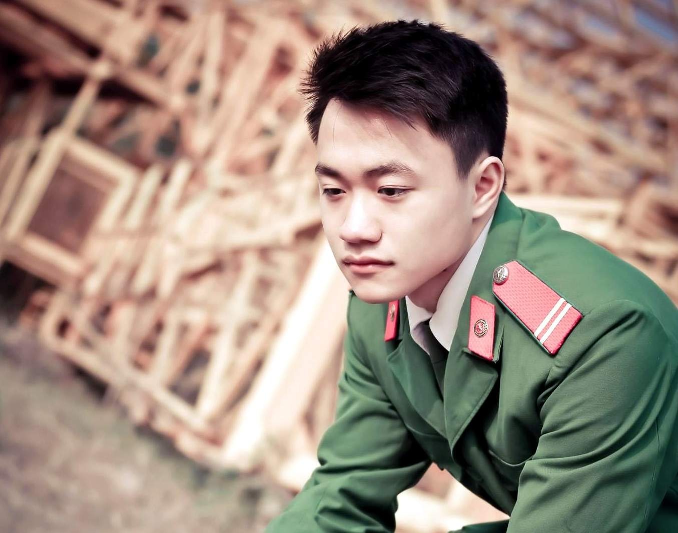 Lanh 7 do, chang canh sat tre nhay song cuu toi pham hinh anh