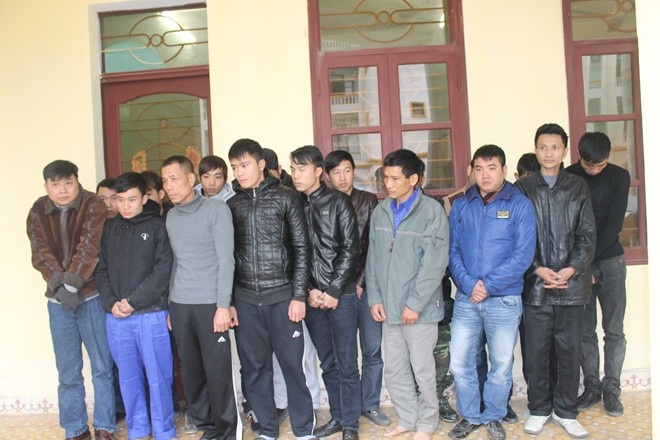 Khoi to 19 doi tuong vu con bac nhay song tau thoat hinh anh