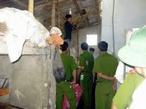 Can bo trai giam treo co tu tu hinh anh