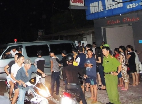 3 xac chet loa the trong khu nha bo hoang hinh anh