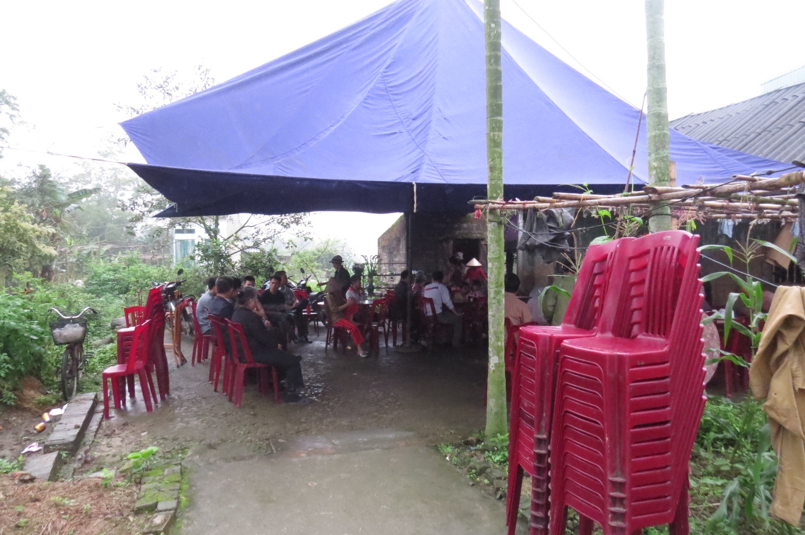 Nữ sinh Hằng đã mồ yên mả đẹp, nhưng cái chết của nạn nhân vẫn là ẩn số với mọi người