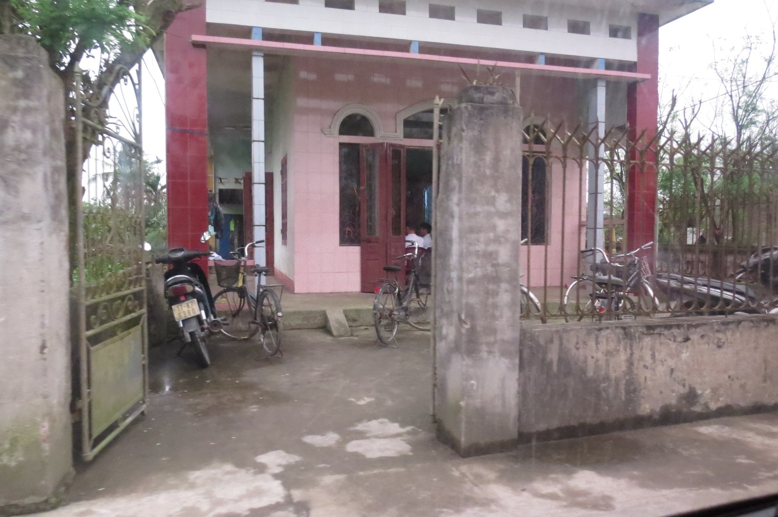 Ngôi nhà của nạn nhân Trung - người được phát hiện đã chết tại Hải Dương, trong tư thế lái xe 