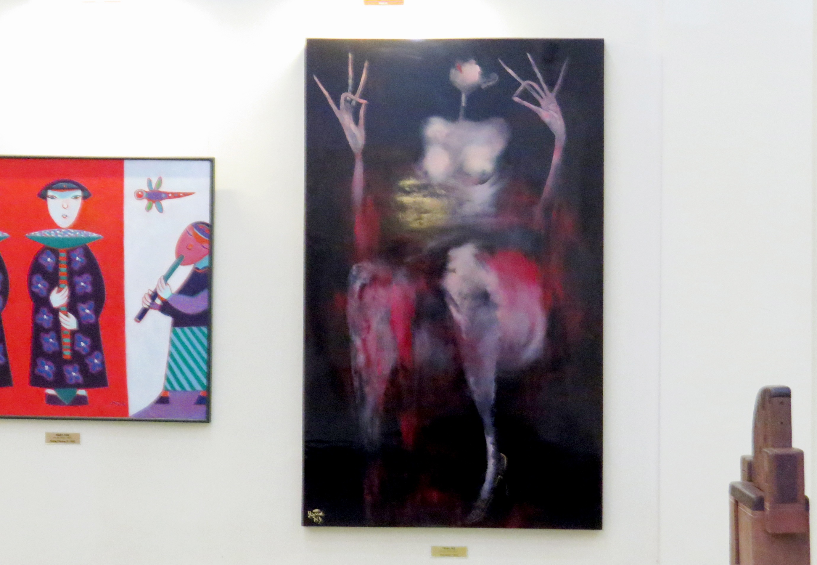 Bay tranh goi tinh ben canh phong tranh ve Dien Bien Phu hinh anh