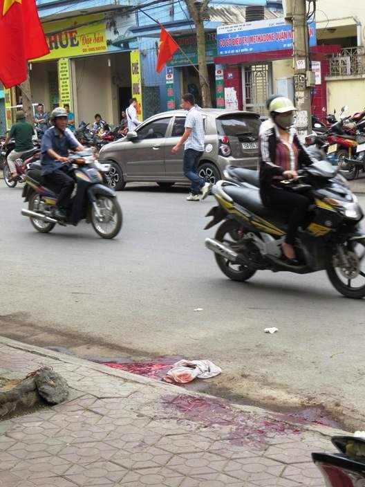 Hiện trường để lại vết máu tươi