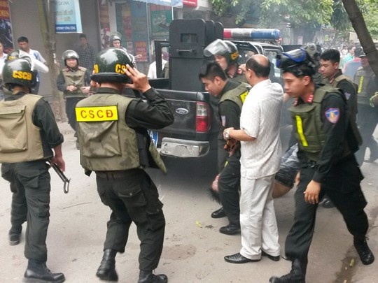 Ca tram canh sat vay bat toi pham truy na o Hai Phong hinh anh