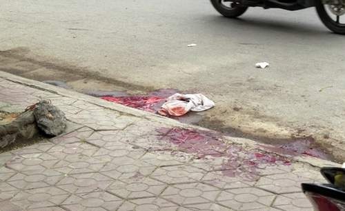 Dam chet ban nghien tren via he hinh anh