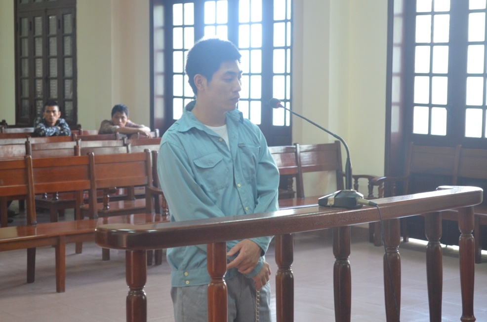 Phat tu chung than nguoi dan ong thieu song ca gia dinh hinh anh