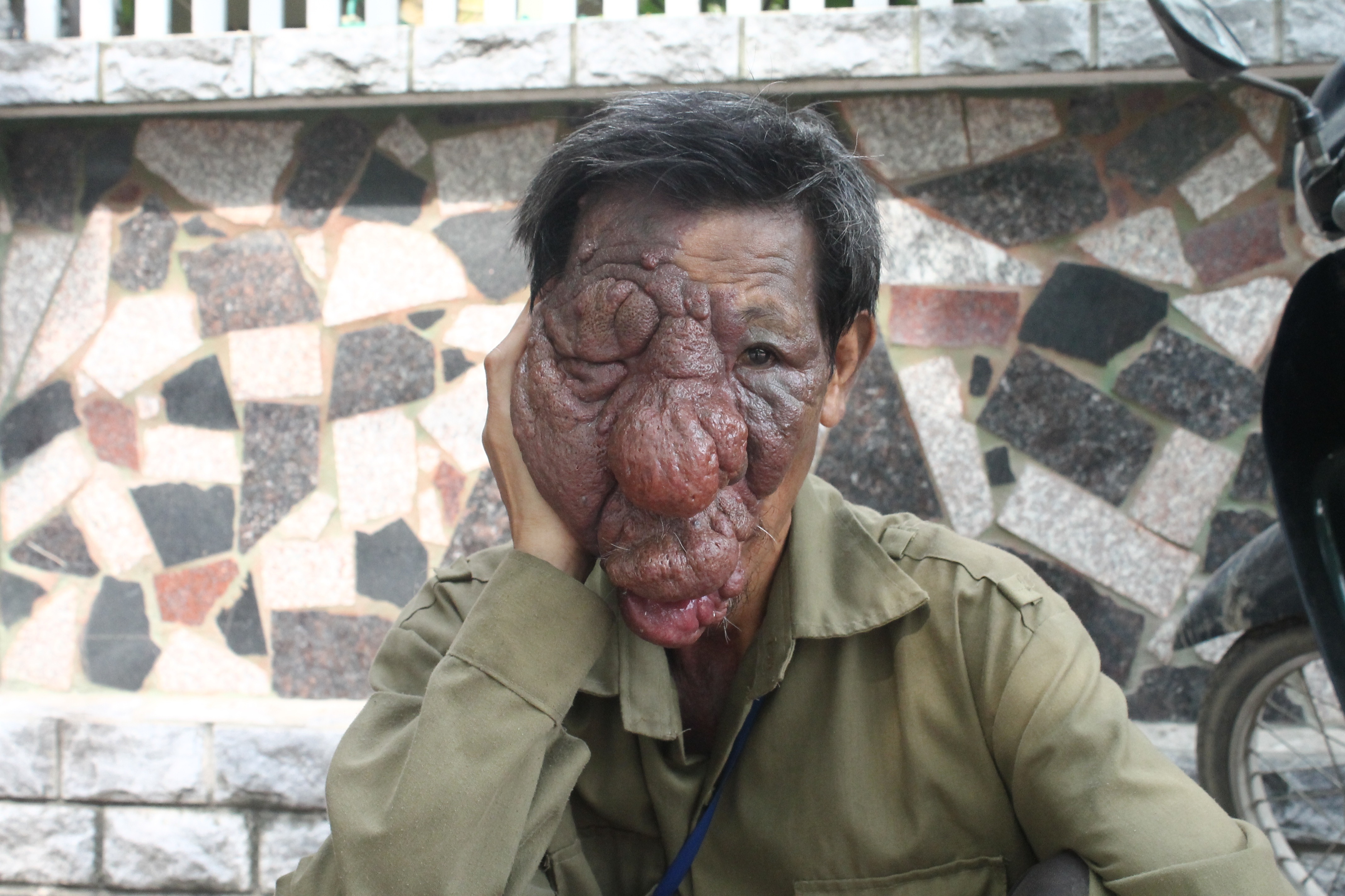 Ong gia mo uoc co guong mat... con nguoi hinh anh