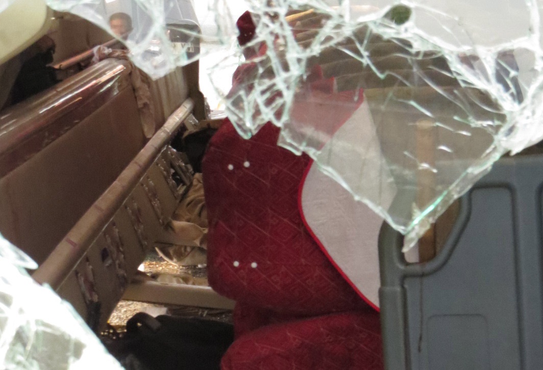 Phut sinh tu cua 40 hanh khach tren chiec xe lat nghieng hinh anh