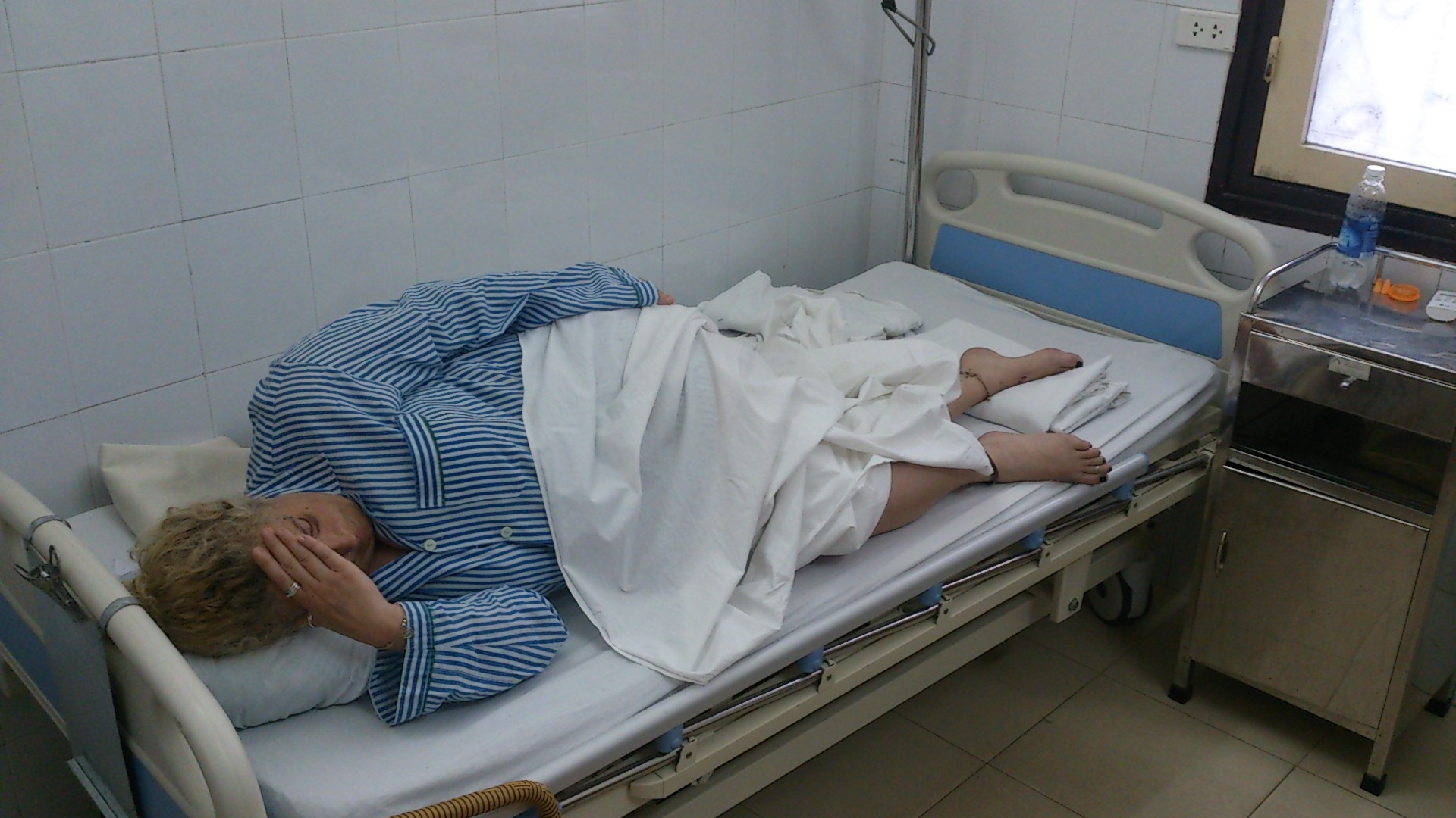 Một trong số những nạn nhân bị thương nặng, phải lưu lại viện để cứu chữa