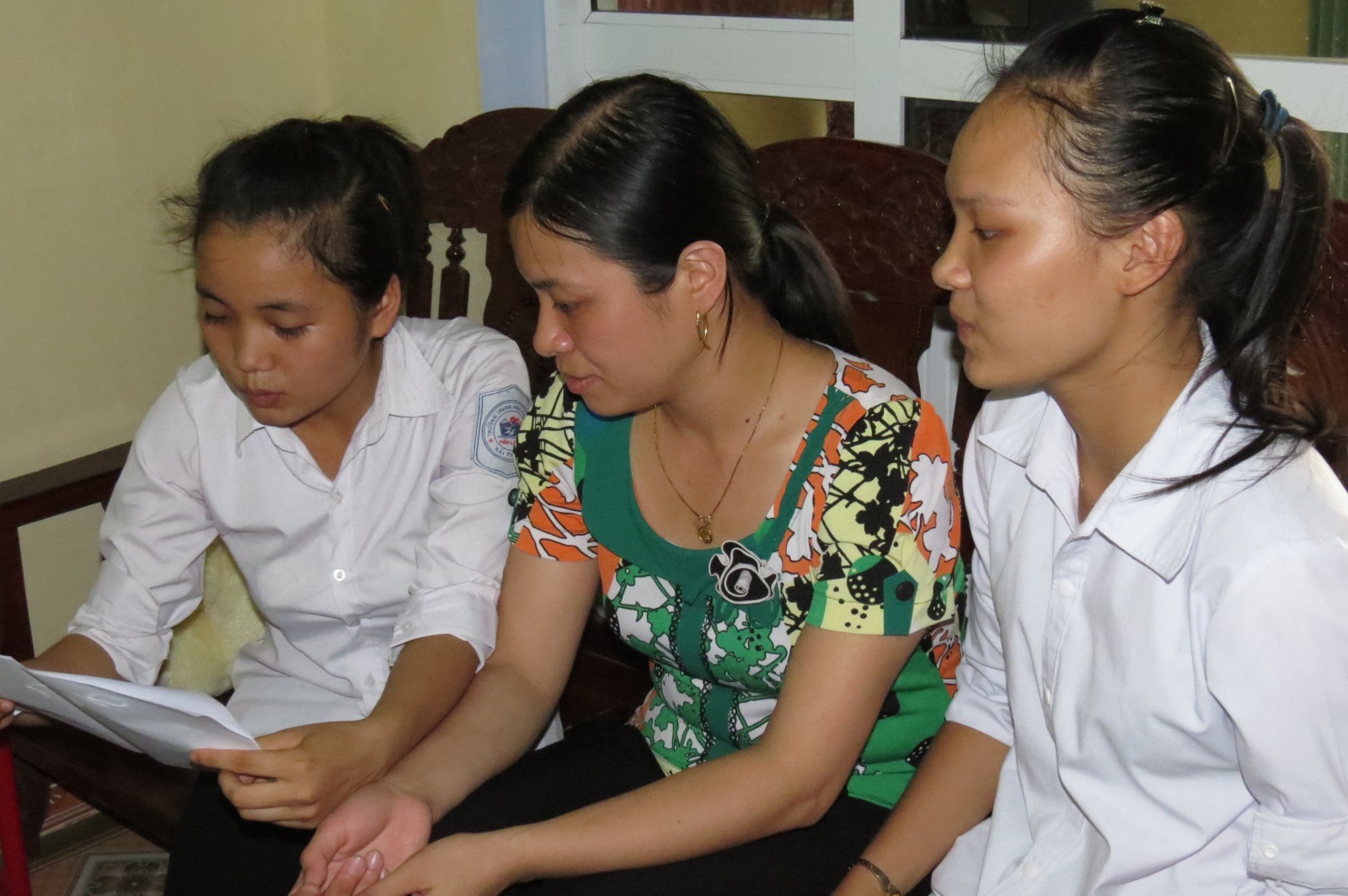 Cô chủ nhiệm cùng các học trò lớp 12A7 trường PTTH Tiên Lãng - Hải Phòng