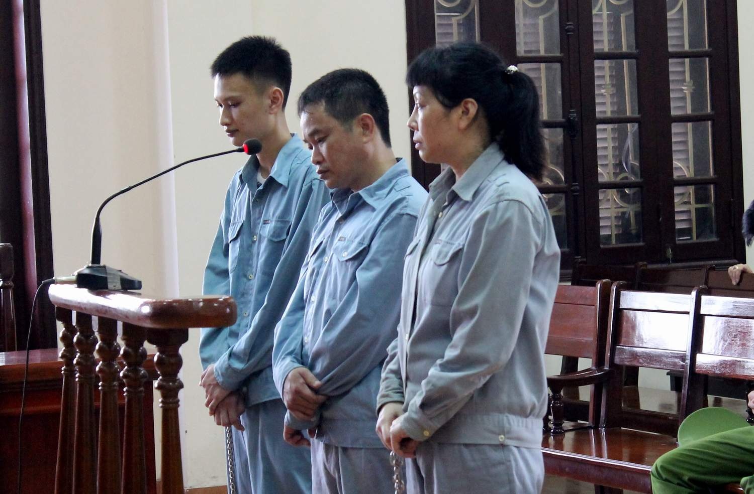 Chong tu hinh, vo chung than vi buon ma tuy hinh anh