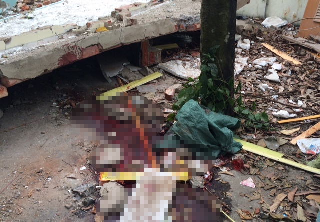 Tang be tong lon de chet 2 nguoi dan ong hinh anh