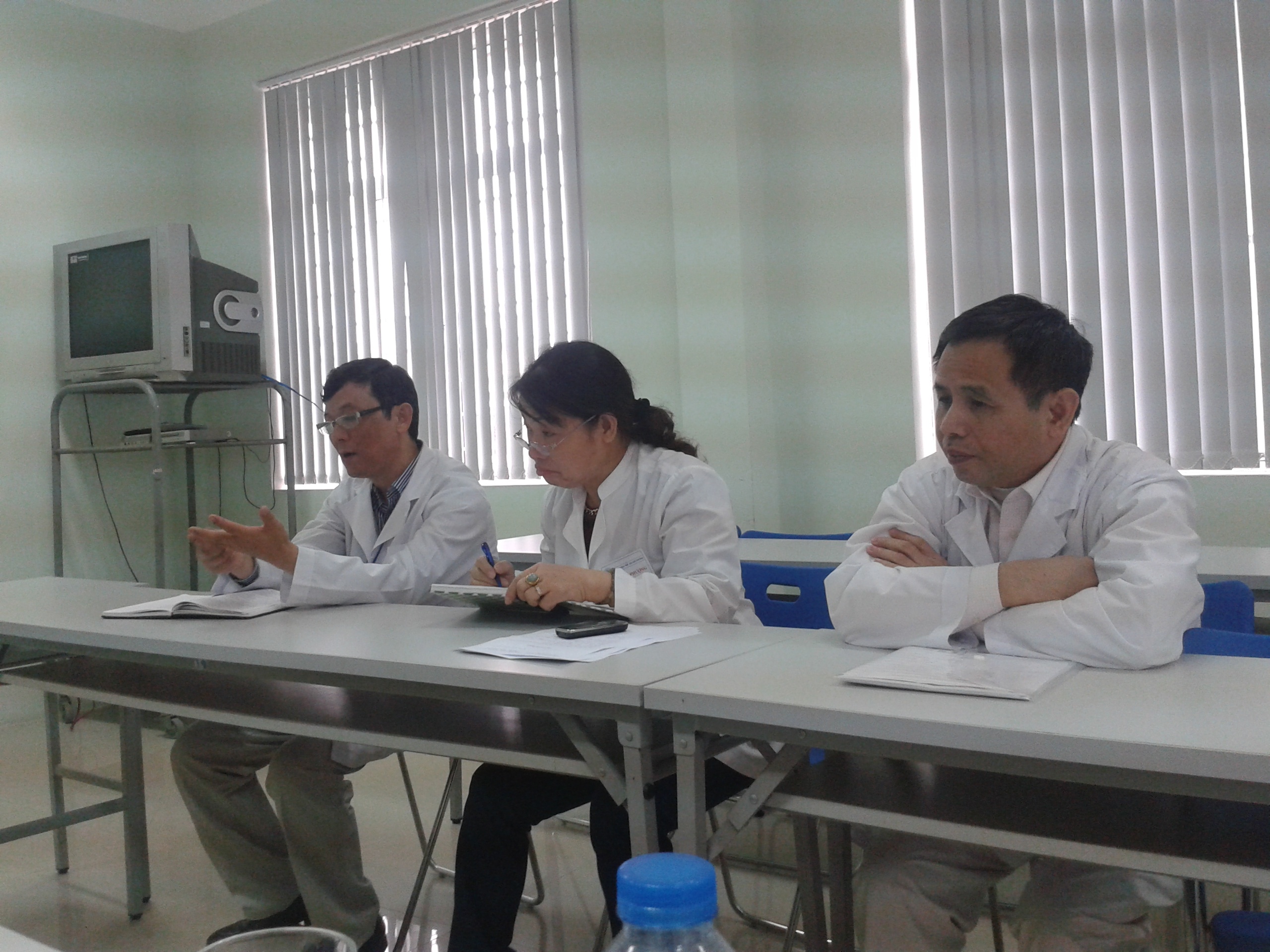 Lãnh đạo bệnh viện trẻ em Hải Phòng trong buổi tiếp xúc báo chí