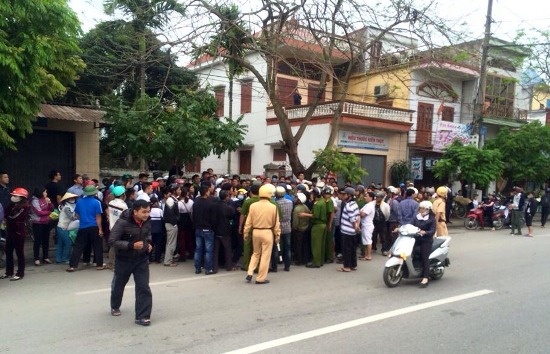 Rất đông cảnh sát được huy động để giải tỏa đám đông