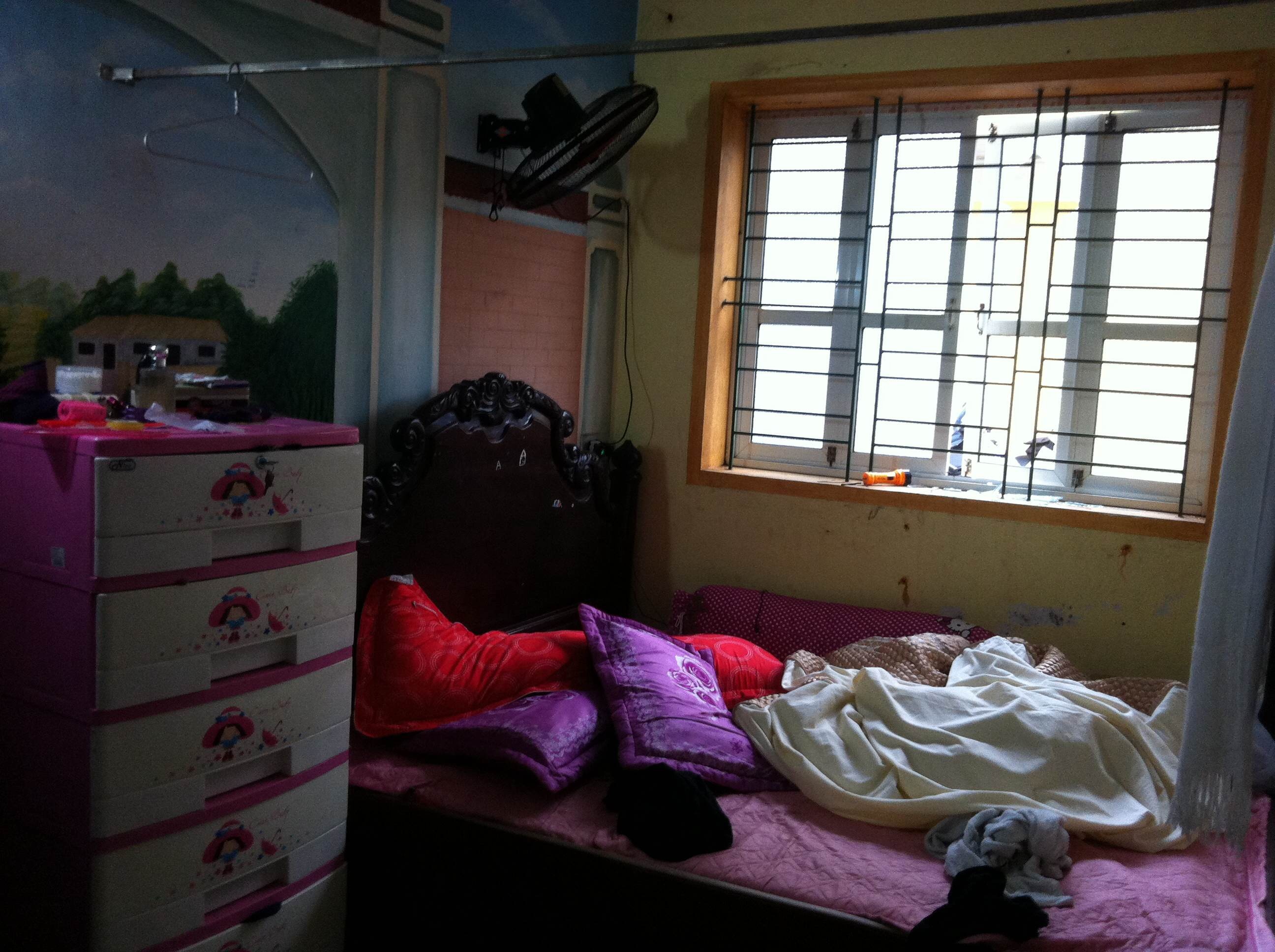 Nu chu quan an tu vong trong ngay khai truong hinh anh