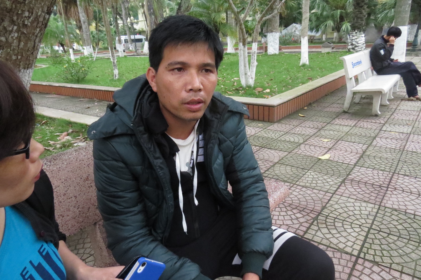 Nguoi dan ong tu vong bat thuong sau mui tiem ven hinh anh