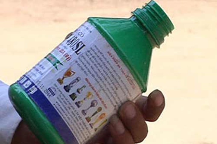 2 tre nho nghi bi me ep uong thuoc diet co hinh anh