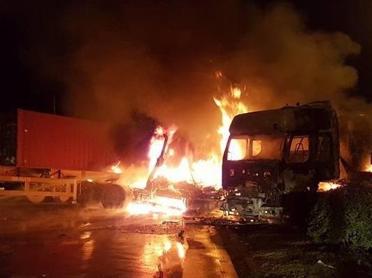 Xe container, xe bon chay rui sau cu dam manh hinh anh