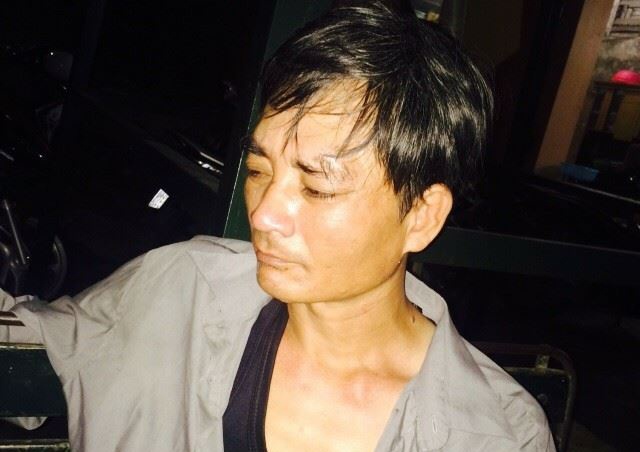 Bi hang xom dam trong thuong khi di do rac hinh anh