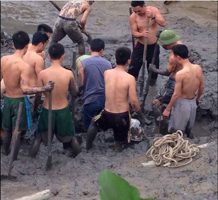 bom phát lộ dưới đáy ao ảnh 1 bom phat lo duoi day ao anh 1