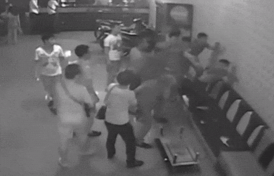 Con do Hai Phong hanh hung chu quan karaoke 'dam nhac nho' hinh anh