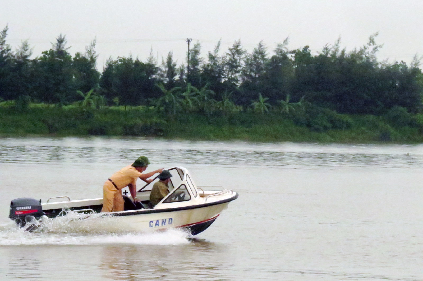 Tau dam nhau 4 nguoi chet anh 3