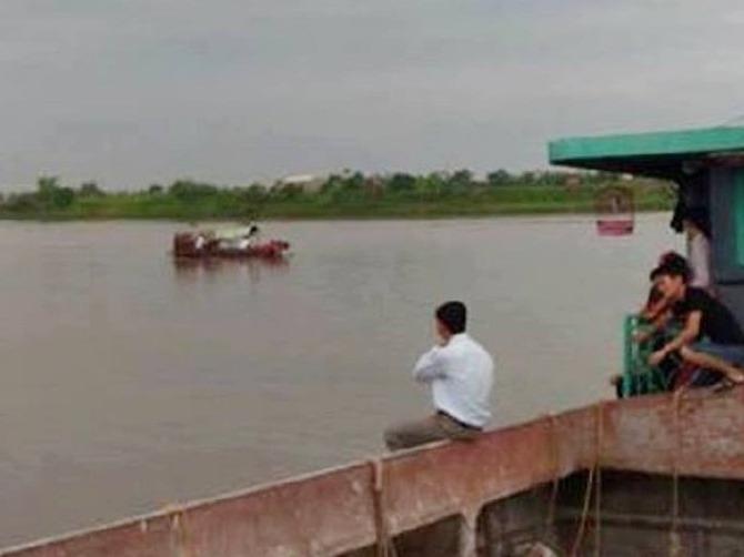 4 nguoi trong gia dinh chet, mat tich sau vu dam tau hinh anh