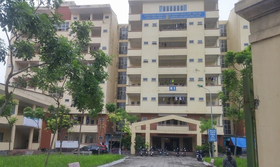 Thanh niên rơi từ tầng 4 ký túc xá ảnh 2 Thanh nien roi tu tang 4 ky tuc xa anh 2