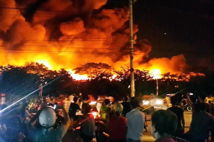 Hang tram canh sat chua chay xuong san xuat nen hinh anh