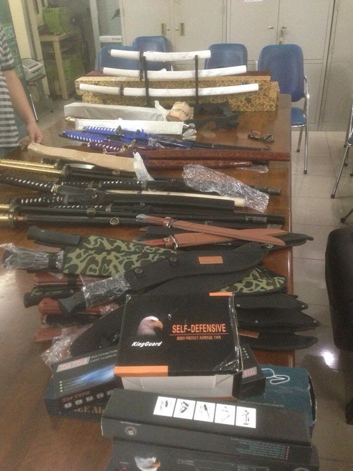 Buôn bán vũ khí ảnh 1 Buon ban vu khi anh 1