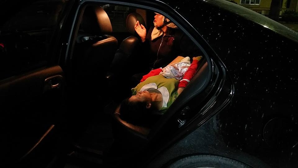 Sản phụ đẻ rơi giữa đường ảnh 1 San phu de roi giua duong anh 1