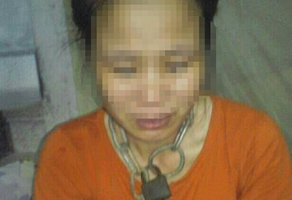 Chong dung xich cuon quanh co vo hinh anh