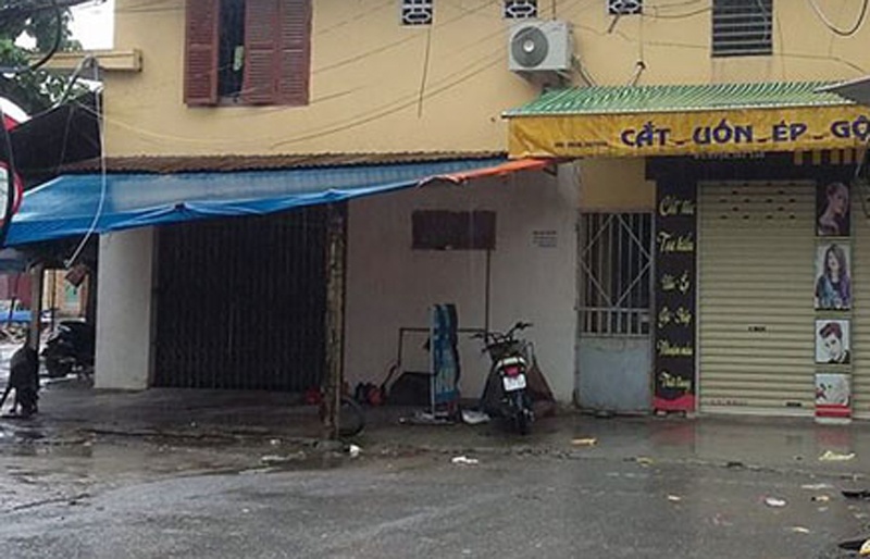 Xac nam sinh boc mui thoi trong phong tro hinh anh