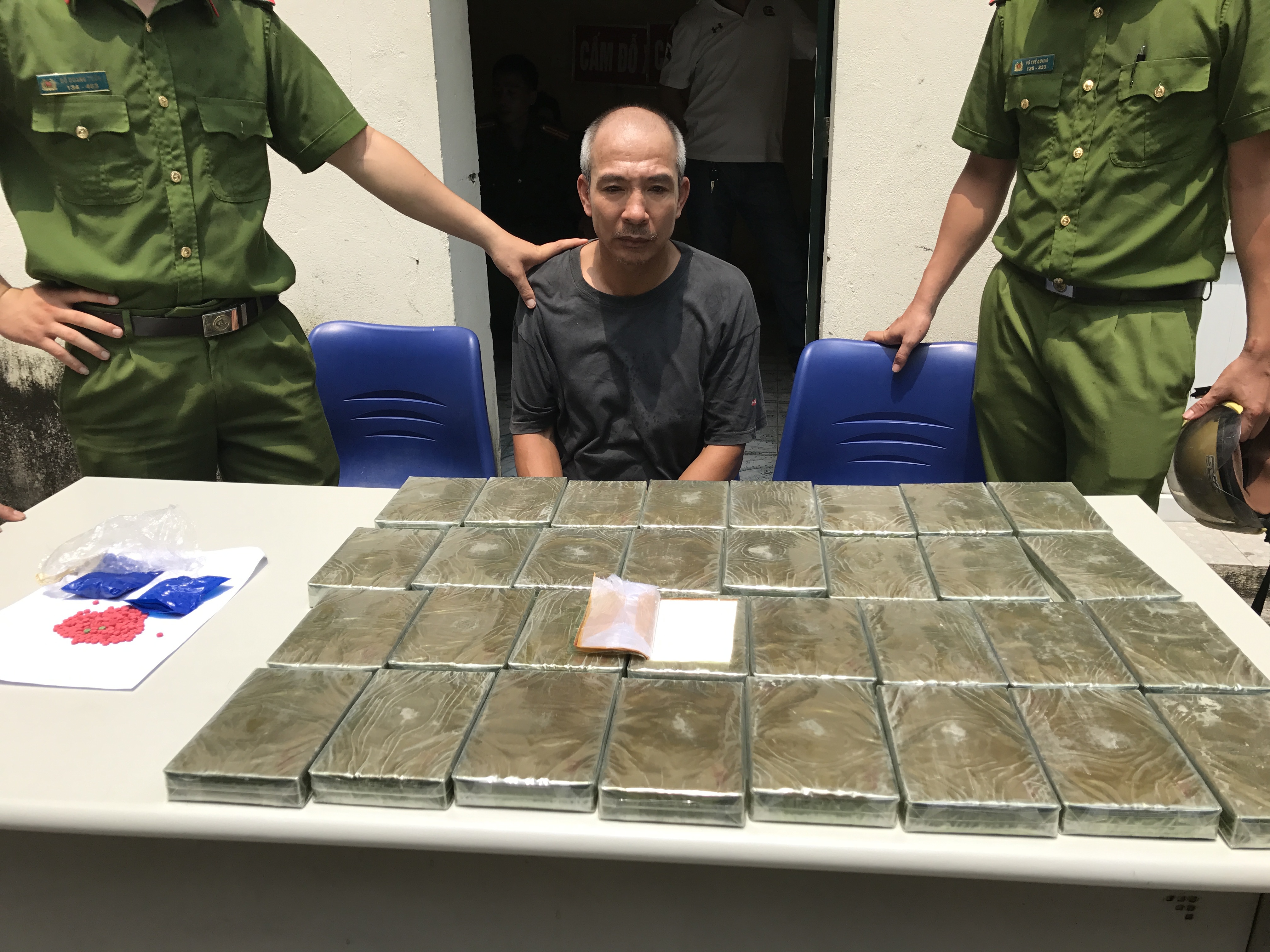 Van chuyen ma tuy anh 1