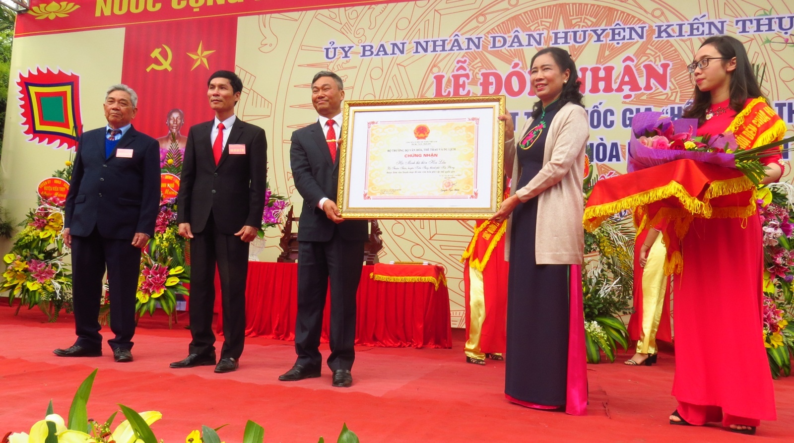 Hoi the khong tham nhung anh 1