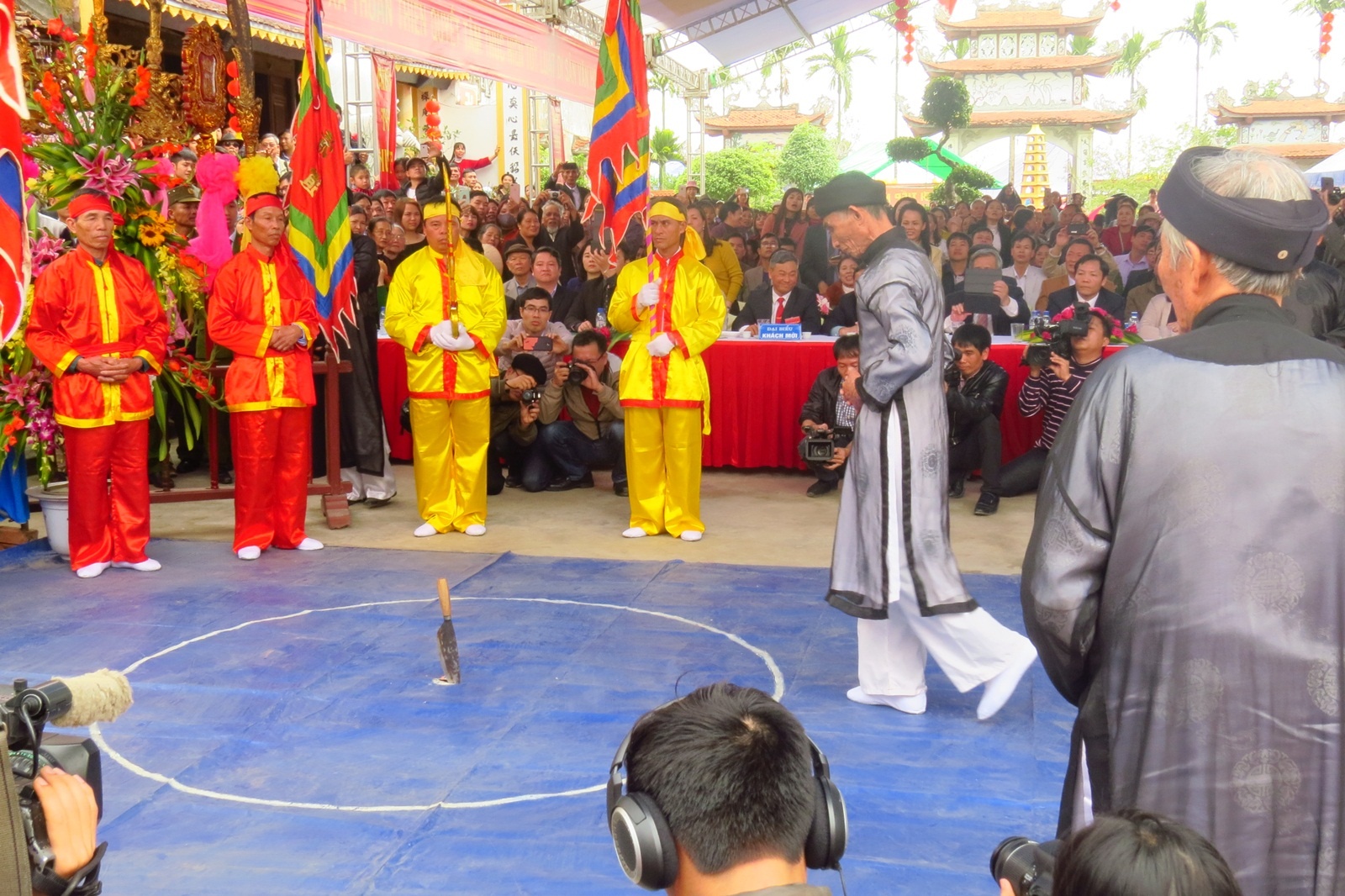 Hoi the khong tham nhung anh 2